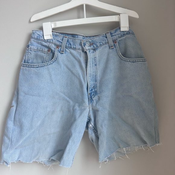 Levi’s denim shorts trendy cutoffs vintage - Picture 2 of 2